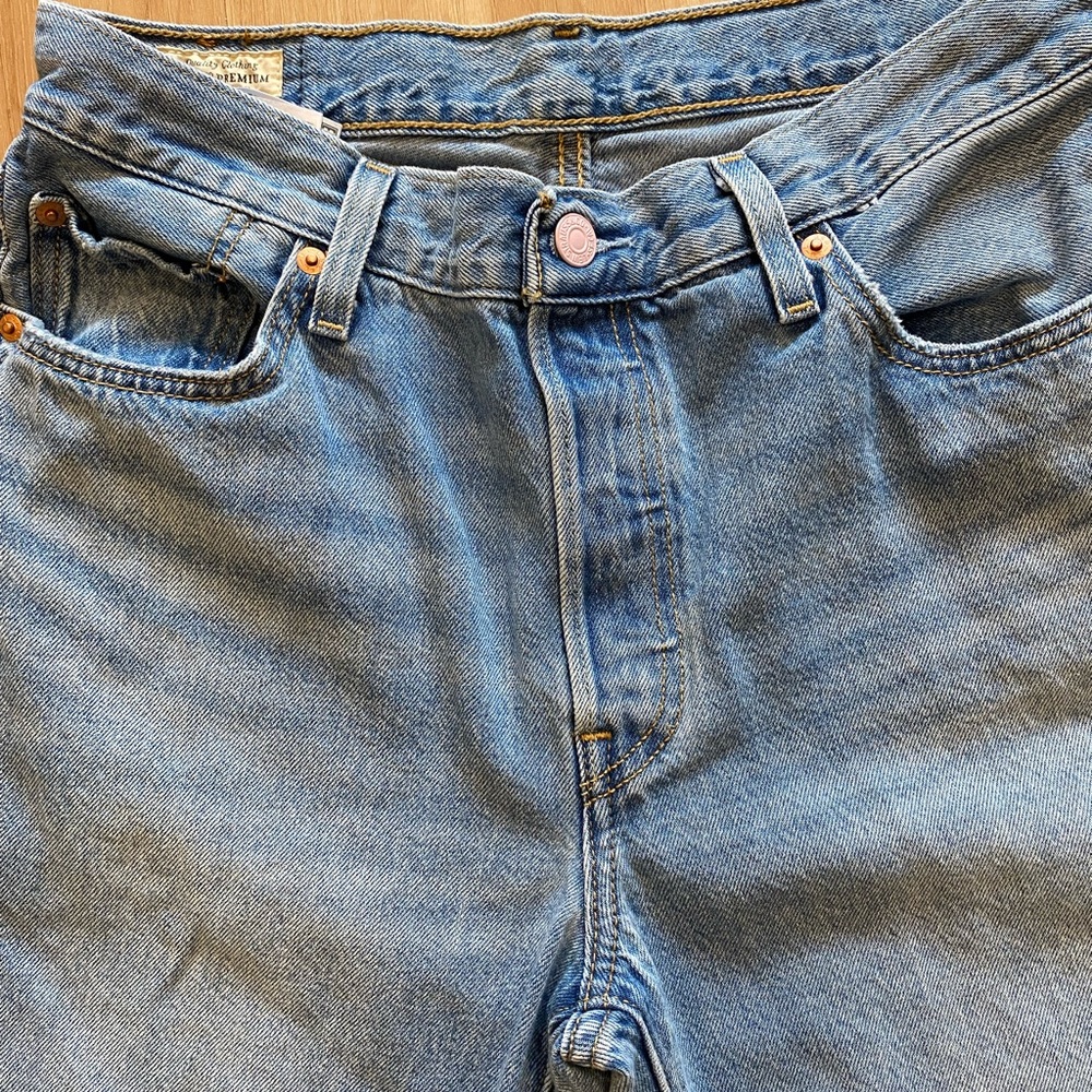 Levi's 501 90s women’s jean - lightweight denim size 29x30